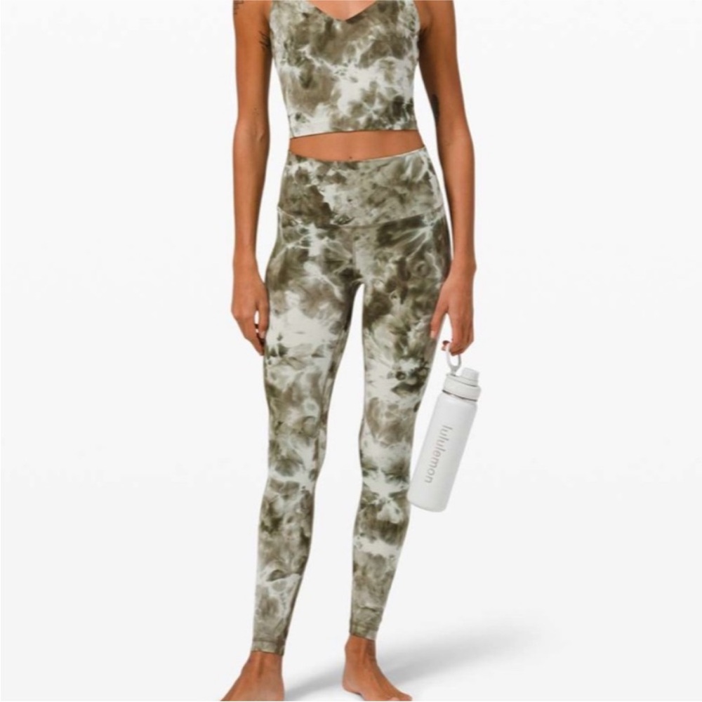 Lululemon Align Pant 25" *Diamond Dye
Light Sage Army Green Dark Olive